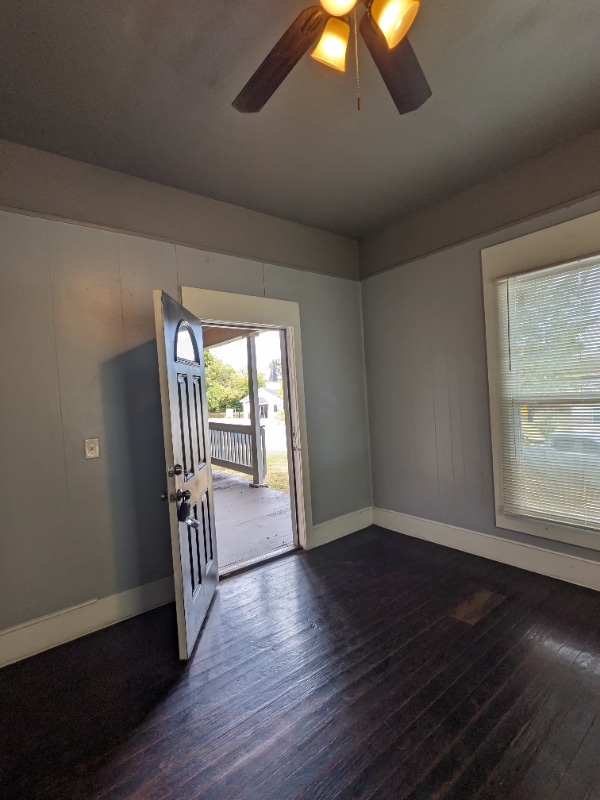 Building Photo - 410 E Day St