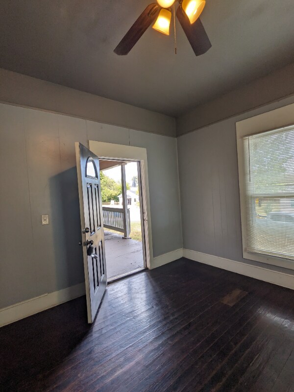 Foto del edificio - 410 E Day St