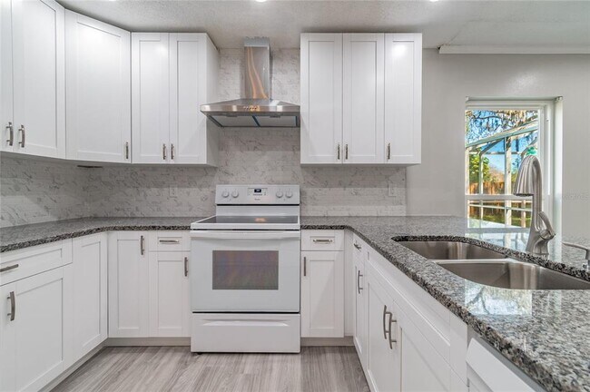 Building Photo - 14729 Tall Tree Dr