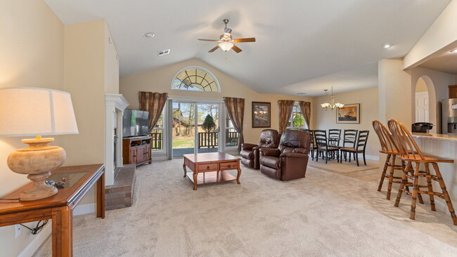 Foto del edificio - "Lovely 3-Bed Home with Granite Kitchen & ...