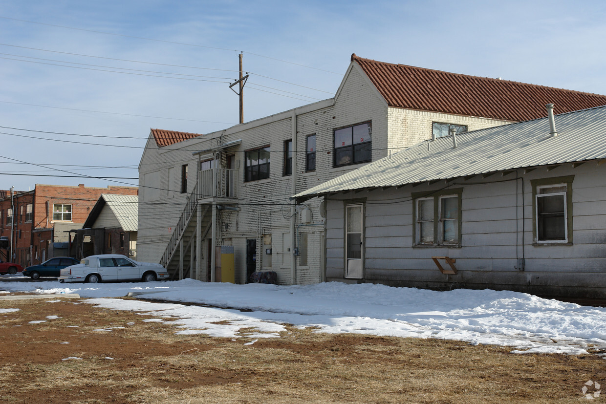 Building Photo - 404-420 SW 10th Ave
