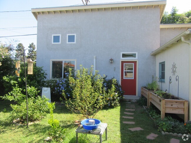 Building Photo - 1810 Stearns Dr