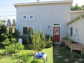 Building Photo - 1810 Stearns Dr