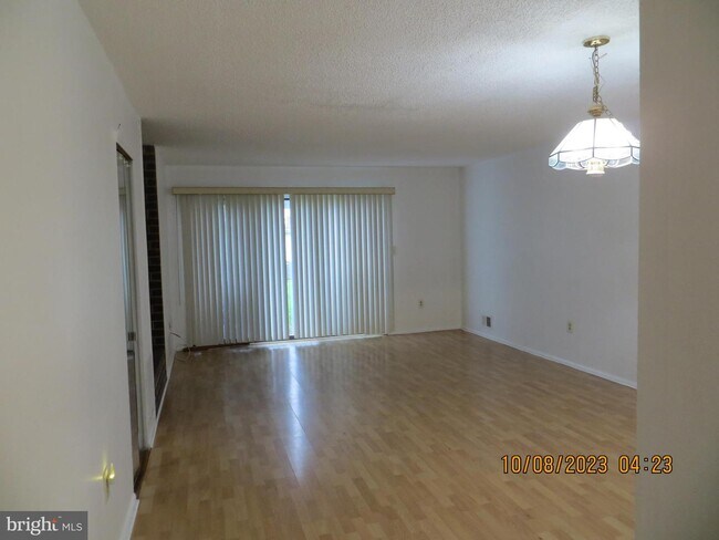 Building Photo - 20 Drewes Ct