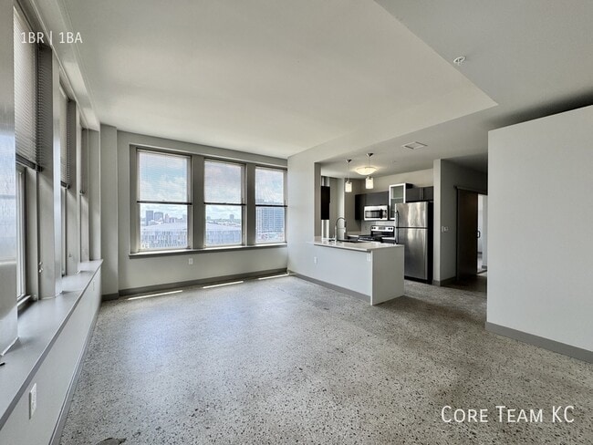 Building Photo - 306 E 12th St