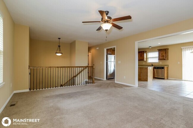Building Photo - 206 Golfview Dr, Pleasant Hill, MO 64080