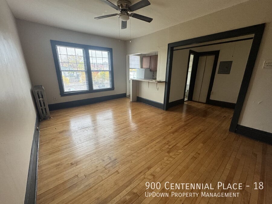 Foto principal - 900 Centennial Pl