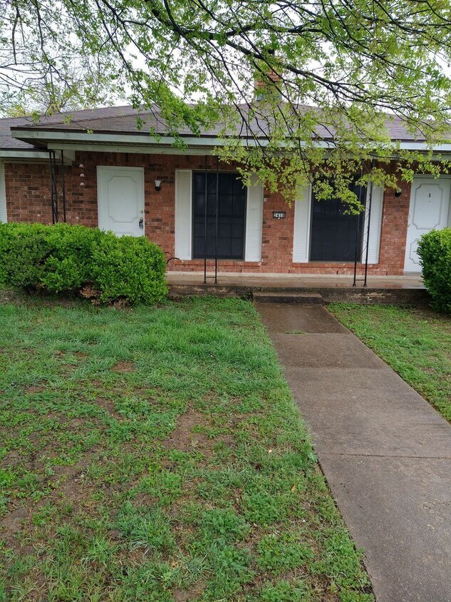 Foto principal - 2418 Paul Revere St