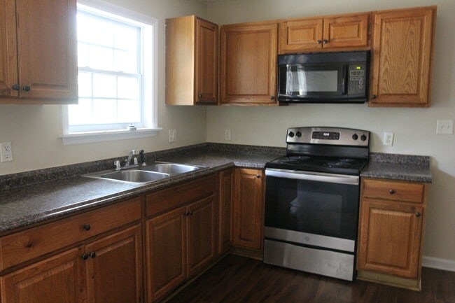 Foto del edificio - 1403 Greenbrier Ct