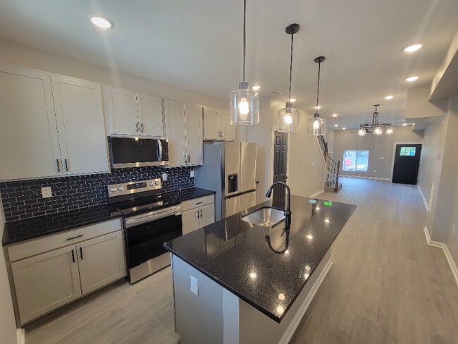 Foto del edificio - 1409 N Patterson Park Ave