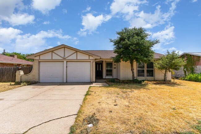 Building Photo - Charming Arlington Retreat with Cozy Livin...