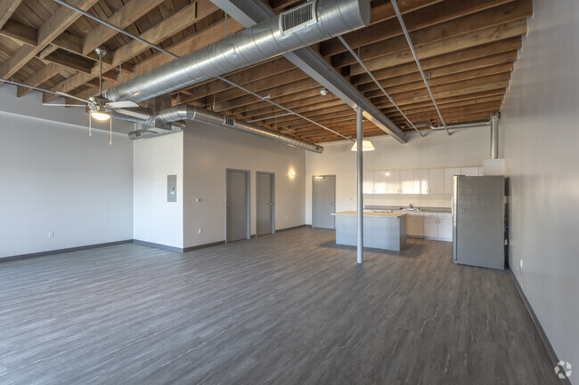 Loft, 1 BA - 1045 SF - Lofts at 734 University Ave