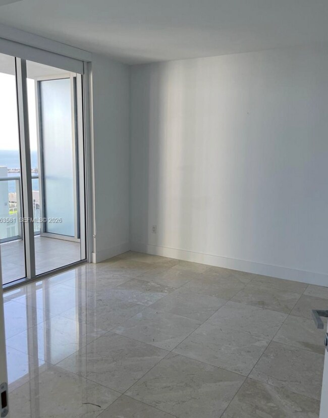 Building Photo - 1300 Brickell Bay Dr