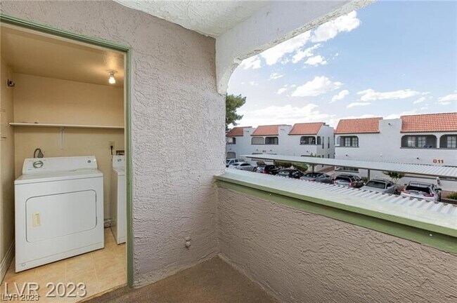 Foto del edificio - 1212 Bass Dr