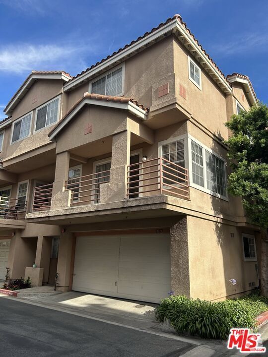Building Photo - 13975 Lemoli Ave
