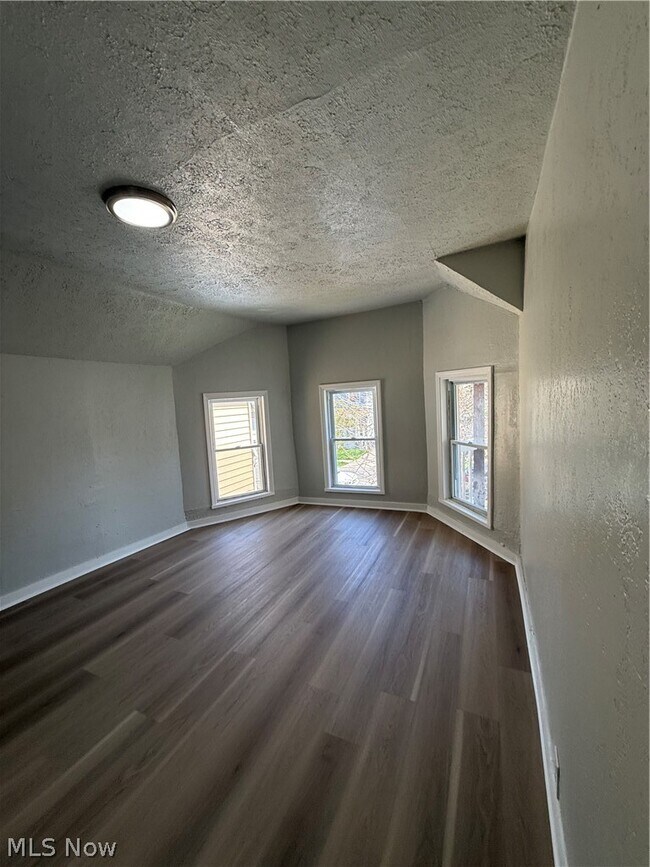 Foto del edificio - 3514 W 58th St