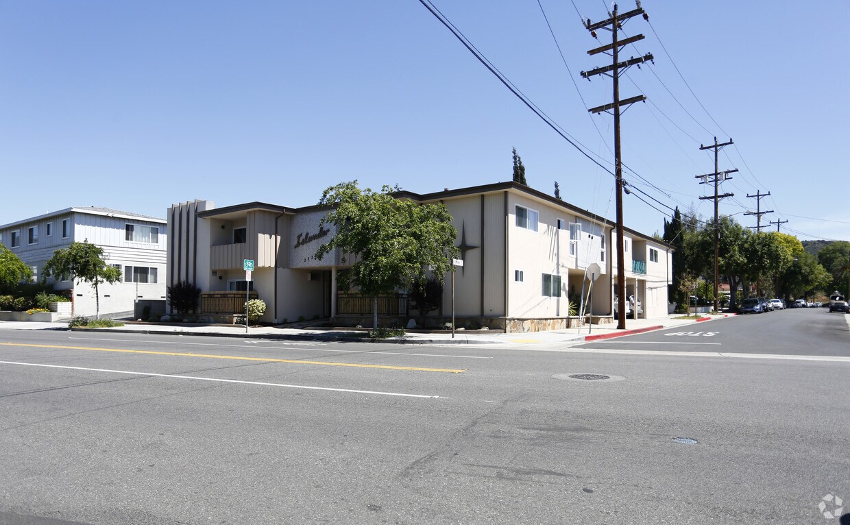 Building - 232 N Verdugo Rd