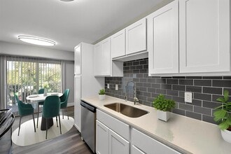 Building Photo - Sunnymede Apartments - Troy, MI
