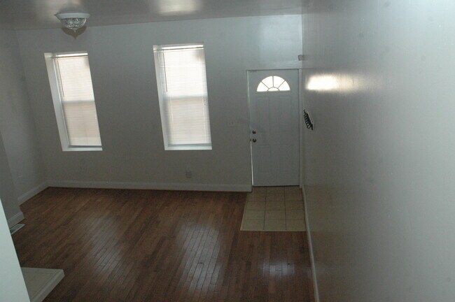 Front entrance - 1134 W Nevada St