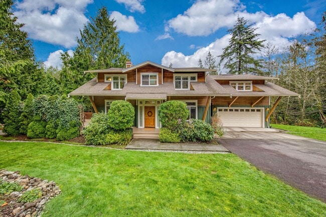 Building Photo - Beautiful Bainbridge Home