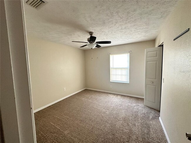 Foto del edificio - 5953 NE 62nd Court Rd