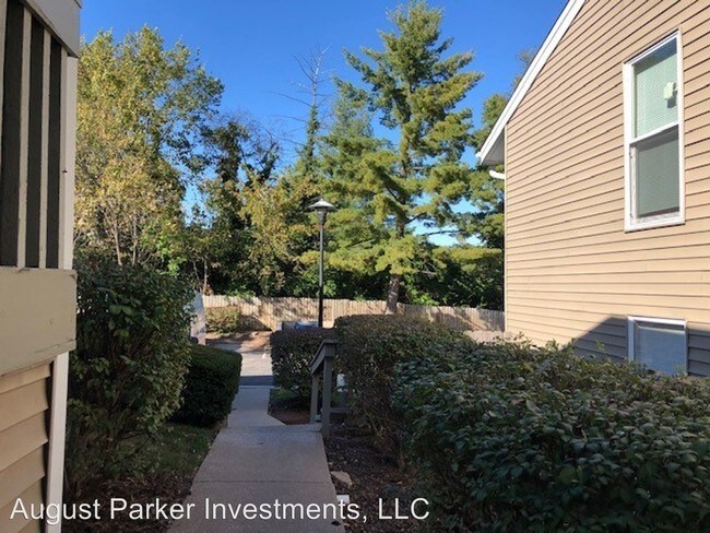Building Photo - 1154 Olive Village Ct