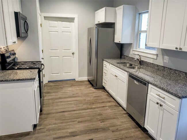 Foto del edificio - 14922 Running Deer Trail