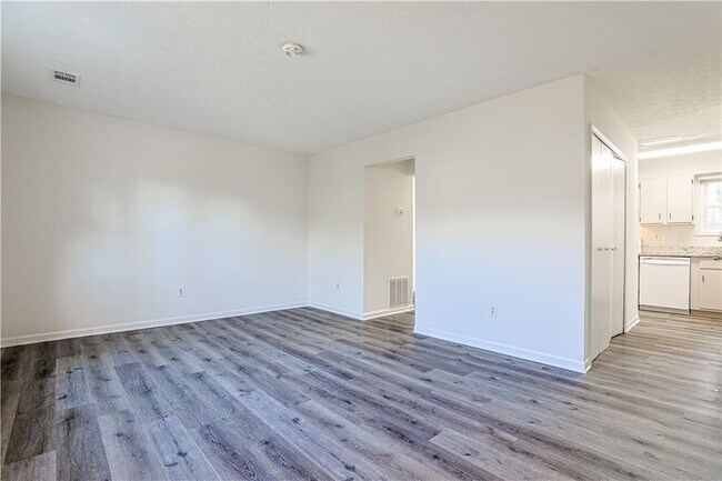 Foto del edificio - 732 S Candler St