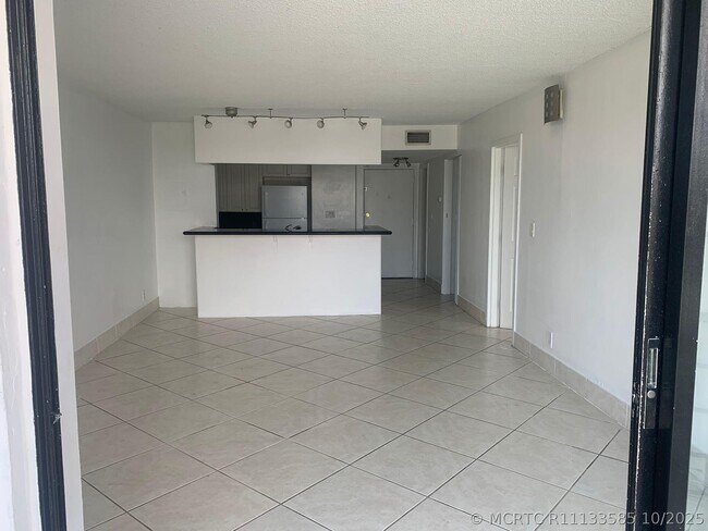 Foto del edificio - 2935 NE 163rd St