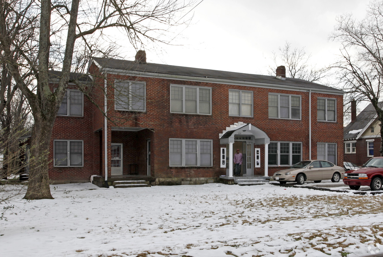 Primary Photo - 230 University Ave