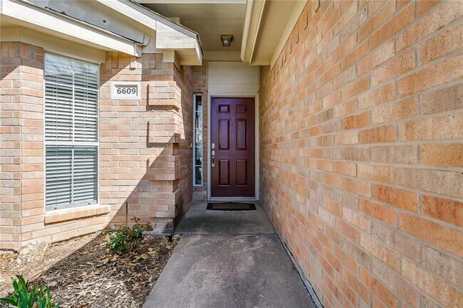 Foto del edificio - 6609 Stockton Dr