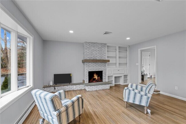 Building Photo - 141 Congdon Dr