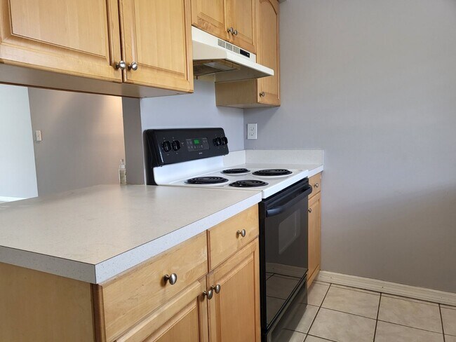 Foto del edificio - 2721 Hidden Lake Blvd