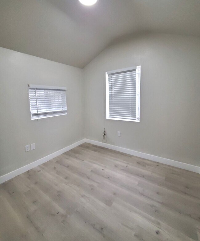 Foto del edificio - 1344 E 45th St