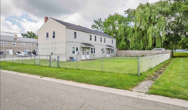 Foto del edificio - 48 Glenwood Ct