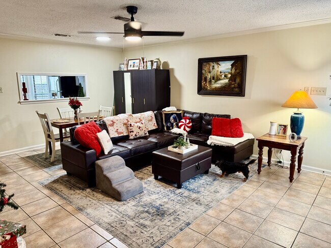 Building Photo - 9949 Siegen Ln