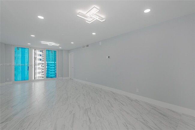 Building Photo - 3180 S Ocean Dr