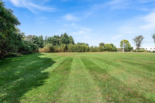 Foto del edificio - 10 Gonyeau Rd