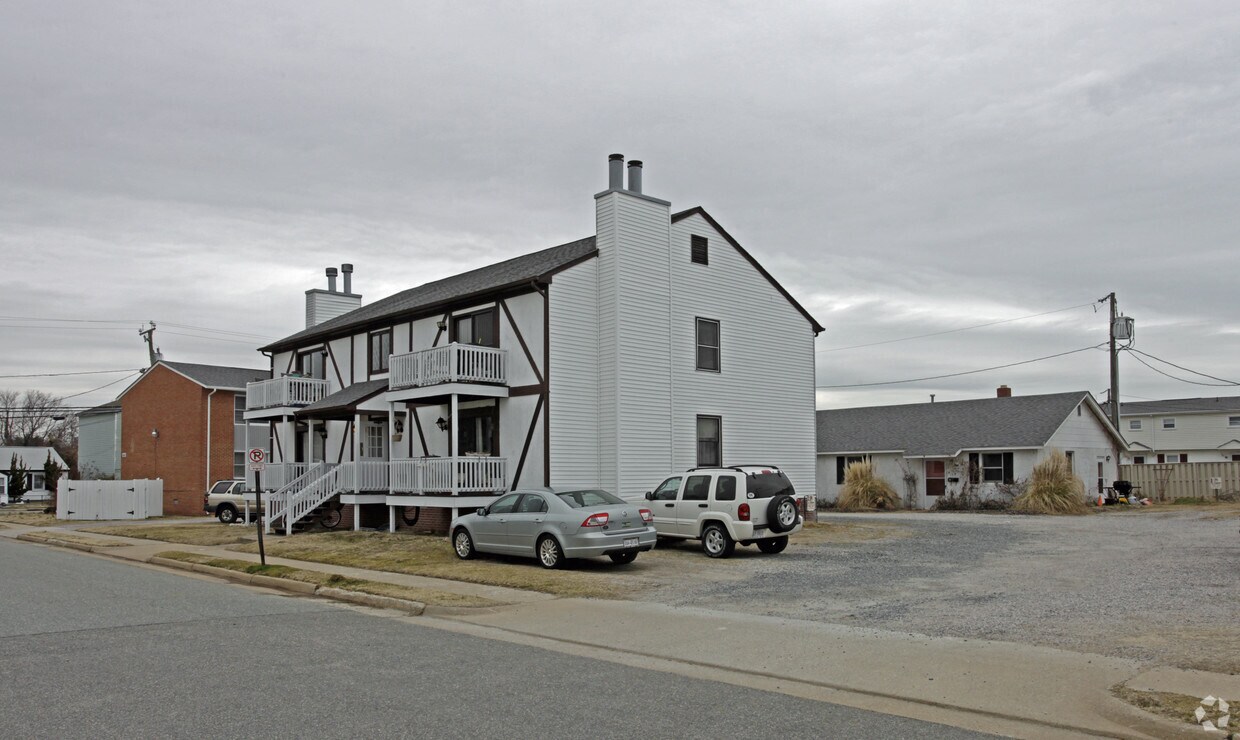 Building Photo - Shoreline Apartments