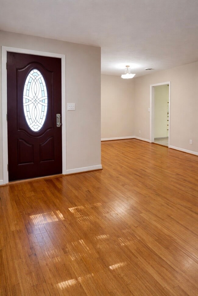 Foto del edificio - 6822 Neff St