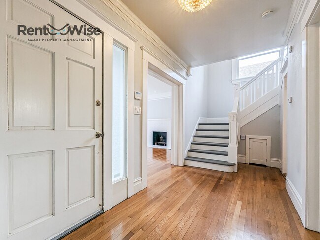 Building Photo - 1526 Palou Ave