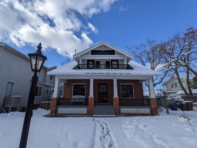 Foto del edificio - 316 S Douglas St