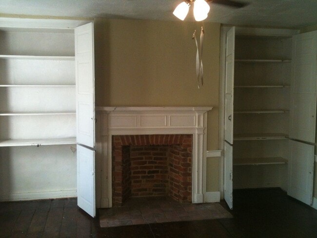 Building Photo - 102 N Bedford St