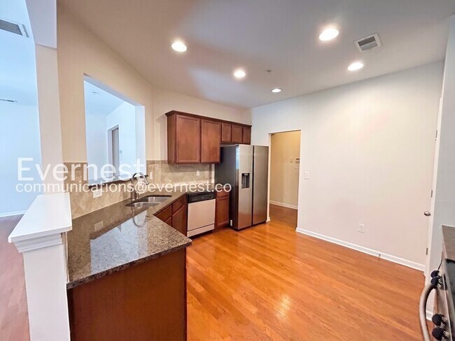 Foto del edificio - 3 Bed, 2.5 Bath Home with Attached Garage / Available Now!