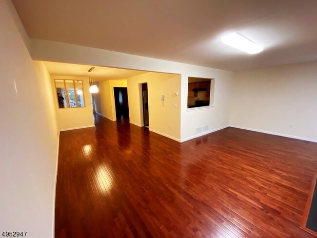 Foto del edificio - 42 Edgefield Dr