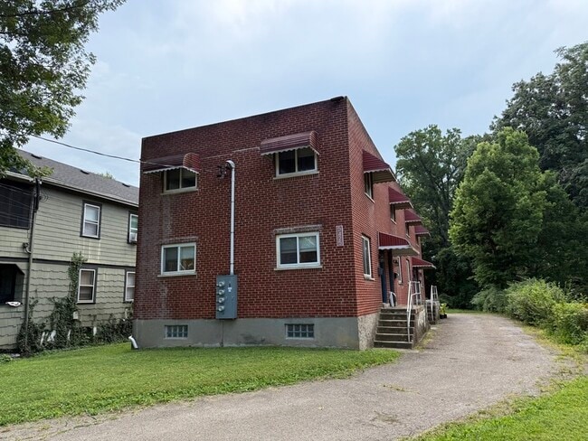Building Photo - 5425 Stewart Ave