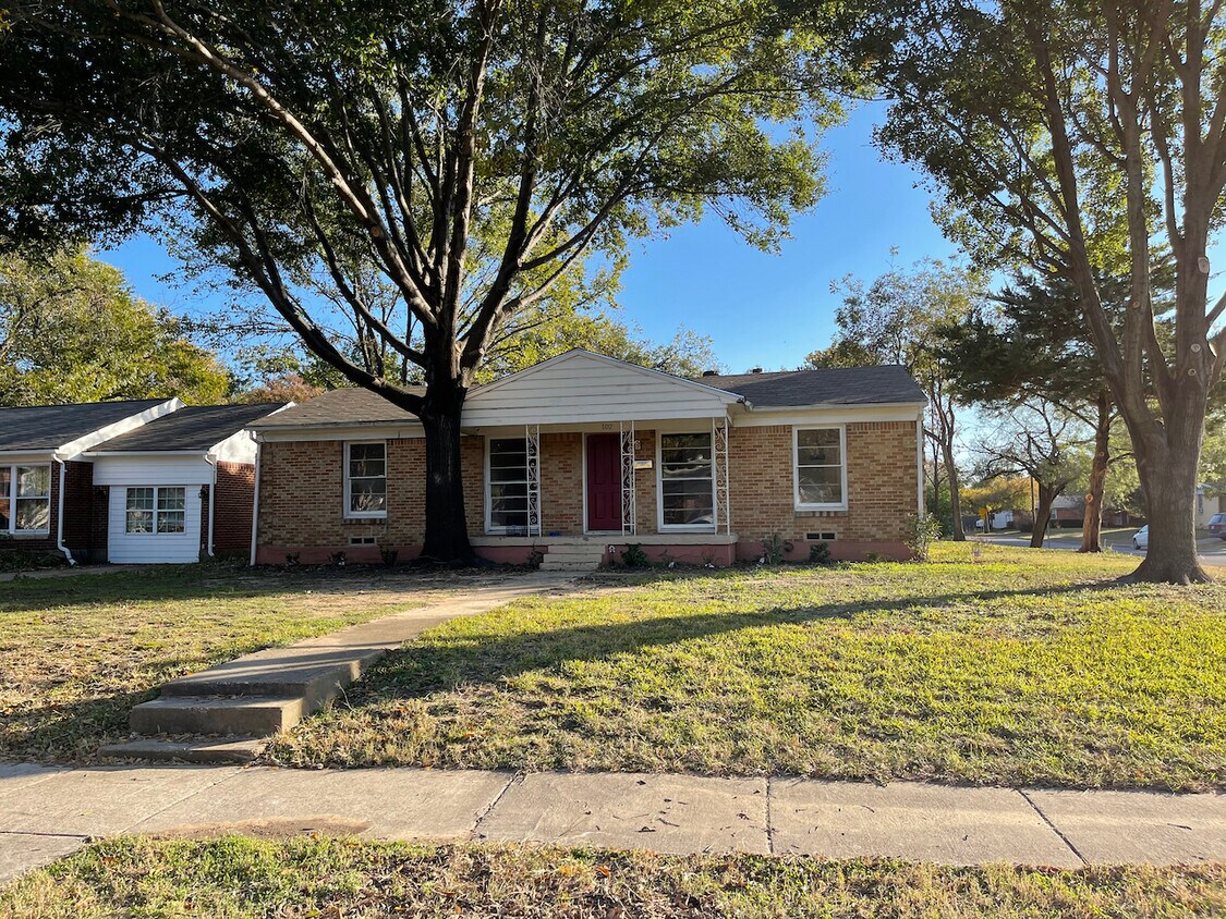 Foto principal - 102 E Ireland Dr