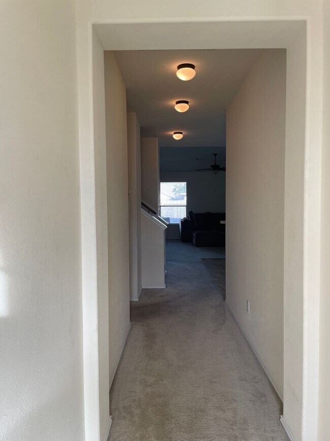 Foto del edificio - 4 Bedroom/ 2.5/2  Single Family Home in Ho...