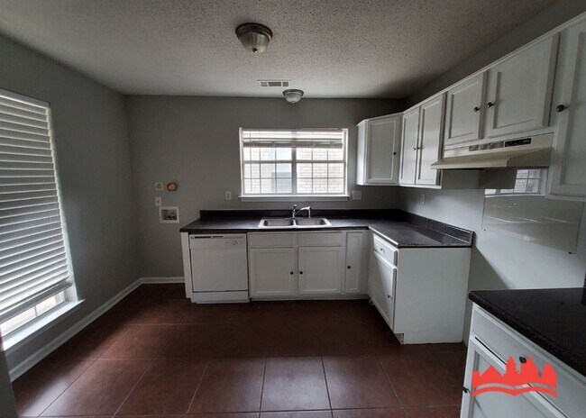 Foto del edificio - 3035 Meadows Ln