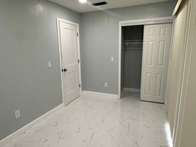 Foto del edificio - 1900 Manor Cir SE